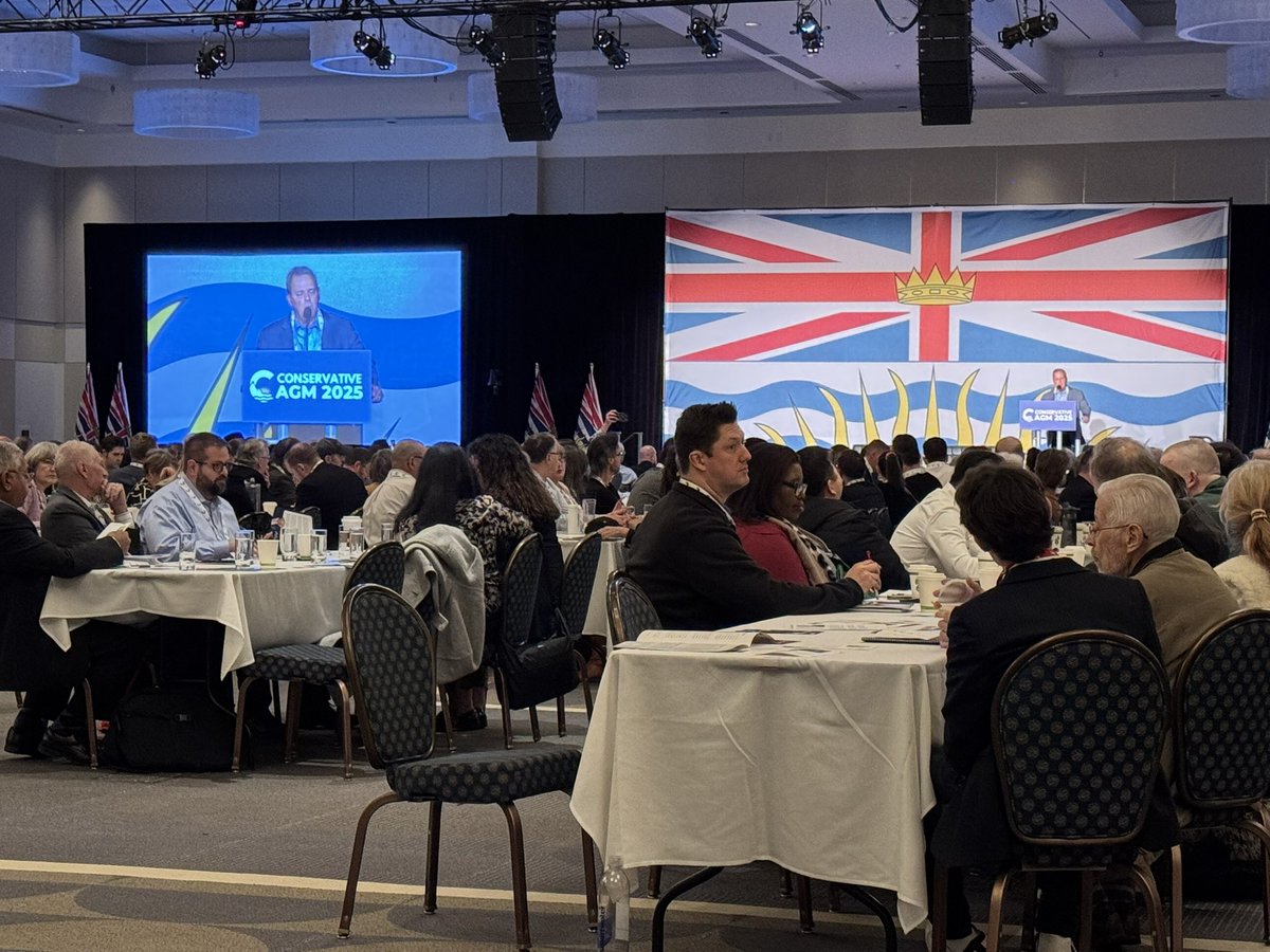 BC Conservative delegates are hearing from Stephen Malthouse, who thinks the COVID vaccine turns you into a magnet. Says he was involved behind the scenes in the BC Conservative healthcare platform 🧲 #bcpoli
