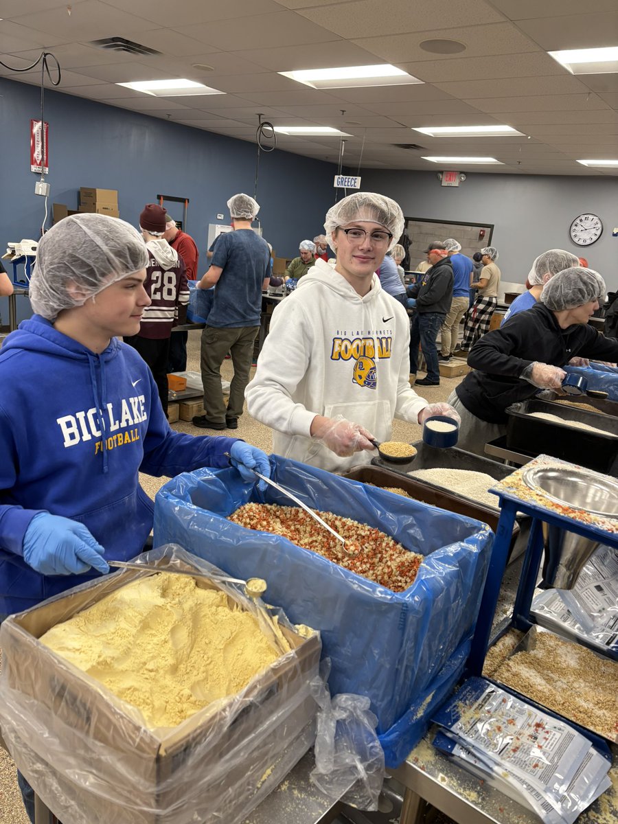 Big Lake Football (@biglakefootball) on Twitter photo Our team got together this morning for some team bonding and volunteering with <a href="/fmsc_org/">Feed My Starving Children</a> !
We were able to pack nearly 55,000 meals in just under 2 hours 💪
#WinTheDay Our team got together this morning for some team bonding and volunteering with <a href="/fmsc_org/">Feed My Starving Children</a> !
We were able to pack nearly 55,000 meals in just under 2 hours 💪
#WinTheDay