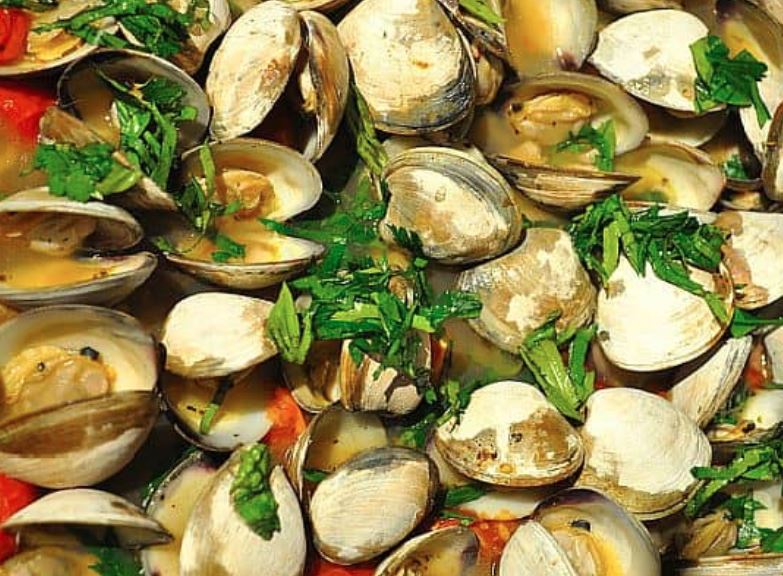 TailgaterMag's tweet image. Like clams? Here are 3 great ways to cook them - tailgatermagazine.com/food-and-drink…

#clams #seafood #STEAM #grill #bakedwithlove #recipe
