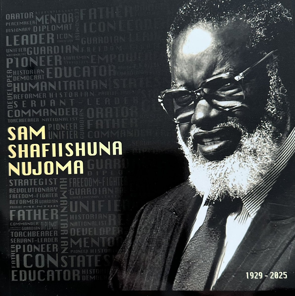 2/ Recalling a historic moment on 21 March, 1990 when  <a href="/UN/">United Nations</a> stood alongside Dr Nujoma and all Namibians to witness the raising of the flag for a newly free nation. His legacy lives forever and his journey is beautifully captured in the book👇<a href="/UNNamibia/">United Nations in Namibia</a>