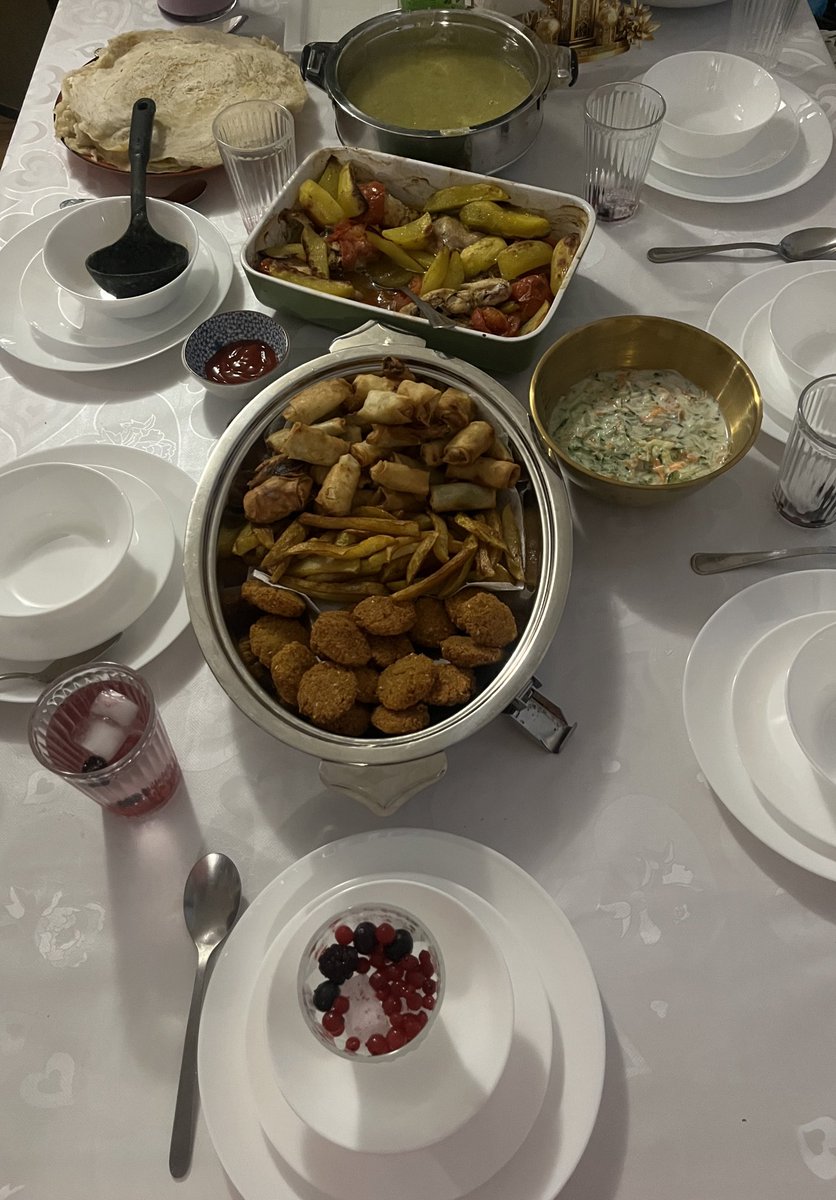 Lq0yy's tweet photo. ماما قالت صوري سريع عشان اخت الملاح😭 https://t.co/3Cl8XGtZGW