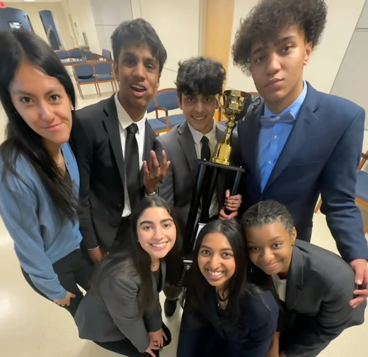 hhs_prncpl's tweet image. #BEHOLD our Mock Trail State Champs!! Congratulations to all Mock Trail members! #roadtonationals @HenricoHighSch 💚👩🏽‍⚖️👨🏾‍⚖️💛