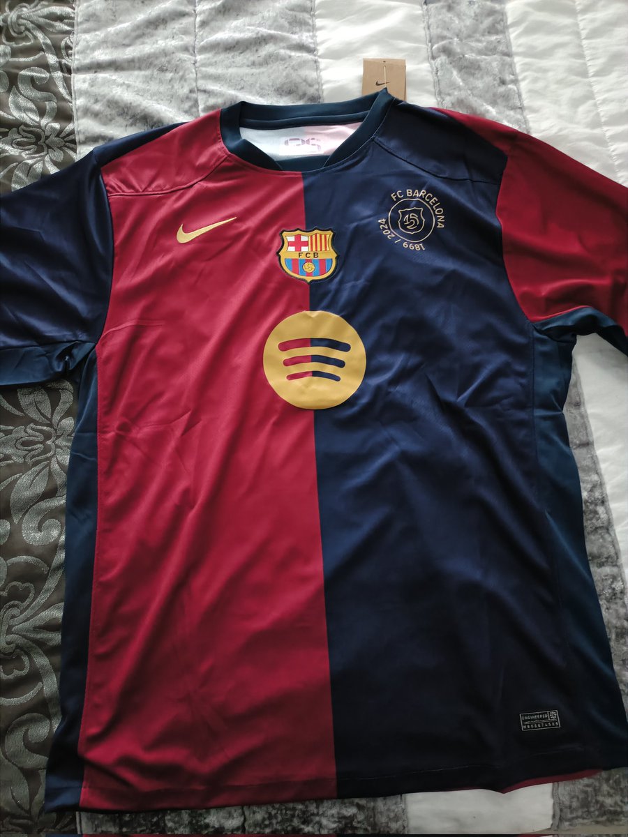 Muchísimas gracias a <a href="/LaCasaDelCuler/">LACASADELCULER</a> y a <a href="/futbolezco/">futbolez</a> por el pedazo de camiseta recibida,trato y calidad insuperable!!!.
Aprovechar el descuento de ahora de un 20% ,poniendo la palabra "CARNAVAL".
No dudéis ni un instante,gente muy seria y fiable