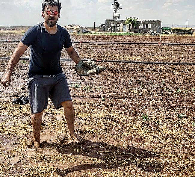 Toparaga çıplak ayak basmak bir tarım danışmanı in en mutlu anıdır ...