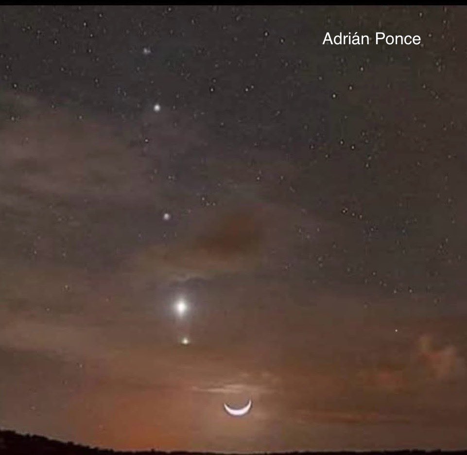 Erypn's tweet photo. ¡Una vista para contemplar! Saturno, Marte, Venus, Júpiter y la luna creciente justo antes del amanecer. https://t.co/N4MO3tSIbc