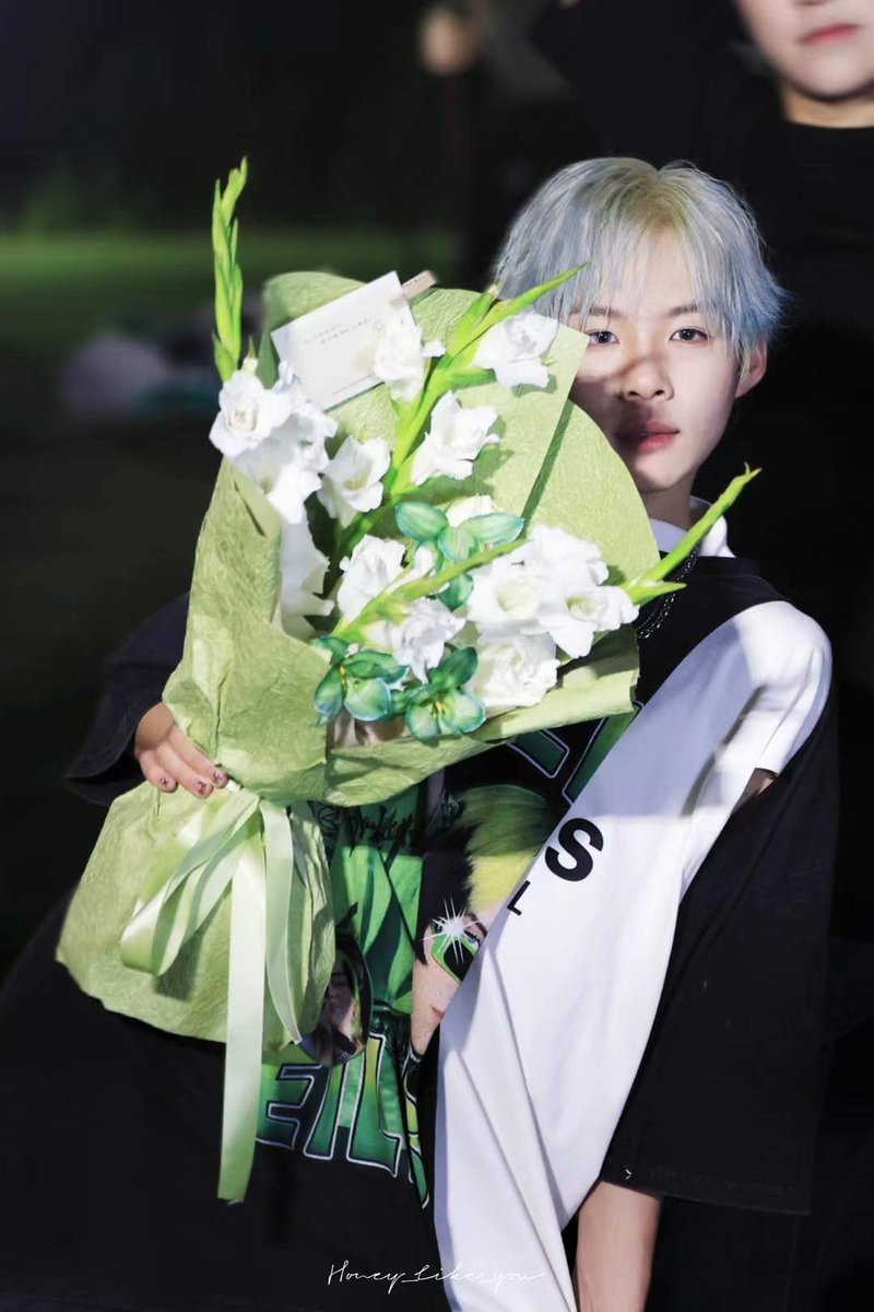 honeylikeyou903's tweet photo. You're my little flower💚
240618｜井唐天美
✉️：见过花开的人，便会懂得风的温柔💐
Those who have seen flowers will understand the gentleness of the wind.
#yaozihao #姚梓豪 
#CHUANGAsiaS2 https://t.co/mqis59eaNv