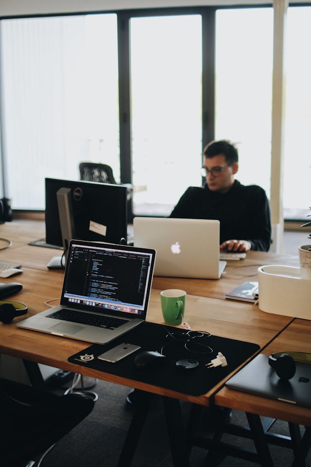 lesson__b's tweet image. The world of software development is always evolving! 📚💡 There's always something new to learn. But that's what makes it so exciting! Who else is a lifelong learner in the tech world?
#SoftwareDevelopmentCommunity #TechSkills #ContinuousLearning