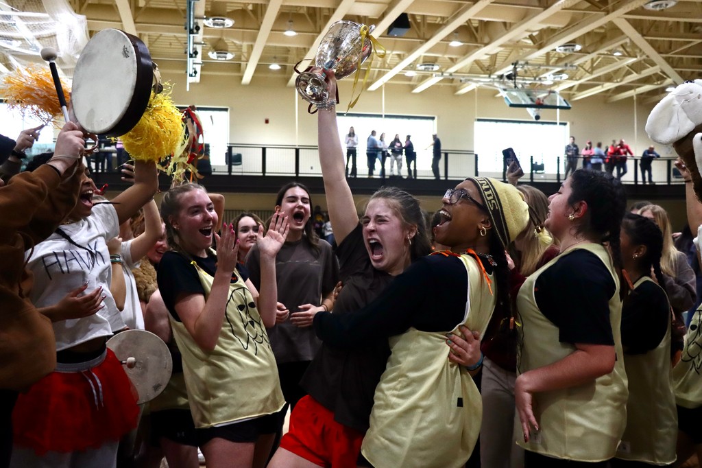 Hounds KEEP The Cup! 💛🧡❤️ Final score: 23-22 🐶🏀🏆 #GoFoxes #GoHounds #FriendsTilTheEnd
