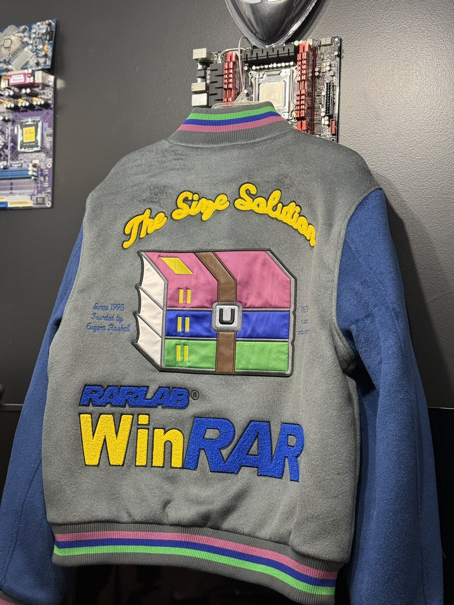 🚨Giveaway🚨

I ordered this Winrar jacket in an XL and unfortunately, it’s a bit too small for me. Since I cant return it at this point, I’m going to give it away to one of you guys in the community. 

To be eligible:

✅ Like
✅Follow 
✅Repost and tag a friend.

I’ll pick the