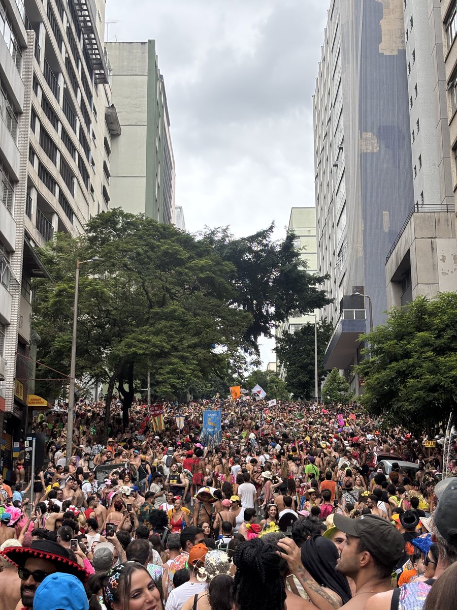 paiva's tweet photo. ta pra nascer um carnaval mais bonito que o de BH!!!!!! https://t.co/pRUCjWCxJP