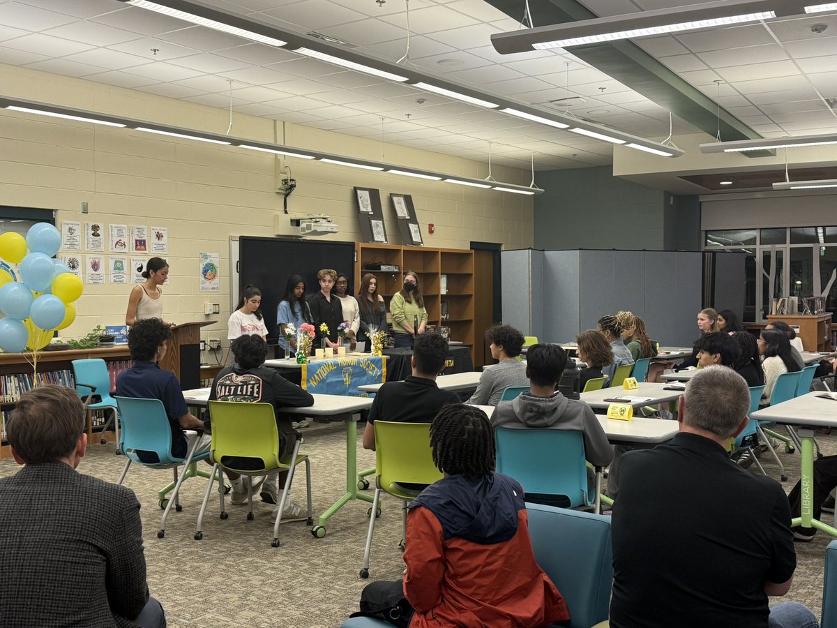 hhs_prncpl's tweet image. Congratulations to our newest National Honor Society and BETA members! These students represent the best of student scholarship, service, leadership, and character @HenricoHighSch 💚💛