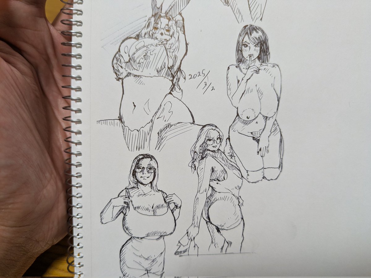 十数年前、デリ嬢がホームページに掲載されていたむちむちプリリンではなく爆乳細身の方だった為「写真と違いますね」と尋ねた。掲載写真を見せてと言われ応じると「あはは!誰これむちむちってよりデブじゃん!」と笑った その時の僕は、男性と女性はわかりあえないと学んだ カキカキ。 