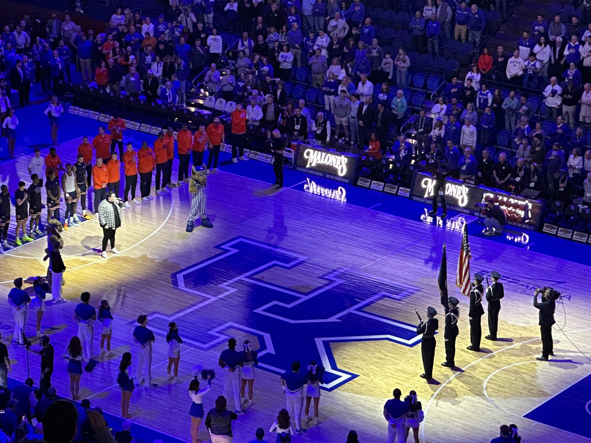 ipvideoguy's tweet photo. As a Army veteran, I really wished UK would reconsider taking the court for the Anthem. Looks like Bruce Pearl might get some Brownie Points with me. https://t.co/mk3p3CaDtj