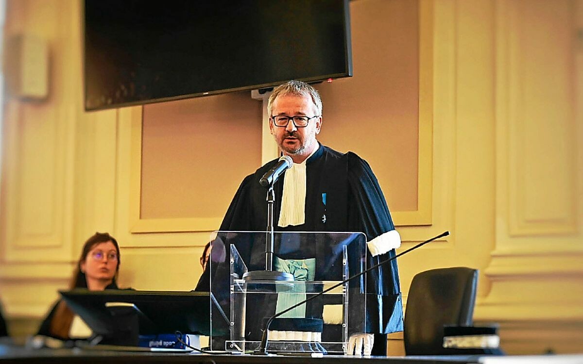 procStBrieuc's tweet photo. Grande émotion pour moi hier au moment de mon installation au cours d'une audience solennelle à laquelle assistaient mes proches, les chefs de cour et les autorités et acteurs des Côtes d'Armor. L'occasion de livrer mes priorités mes convictions 
Photographie @TelegStBrieuc https://t.co/bfl51ngeMf