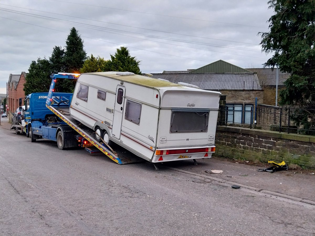 Team 4 from the Community Protection Team removing a  caravan from the public highway. 
<a href="/Calderdale/">Calderdale Council</a> 
<a href="/CswSamual/">Samual</a> 
<a href="/Suewarden306/">Sue Warden 306 love life and smile ❤</a> 
#stoneywood 
#parksafely
