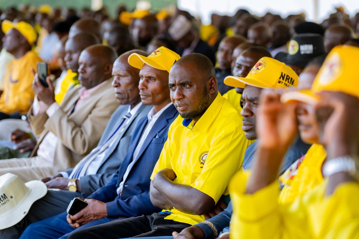 I addressed leaders from the Ankole and Kigezi sub-regions at Kyamate in Ntungamo this afternoon. My appeal to them was to stop the politics of deceit and tell the people to focus on wealth creation for their social-economic transformation. 

The government annually disburses 1.5