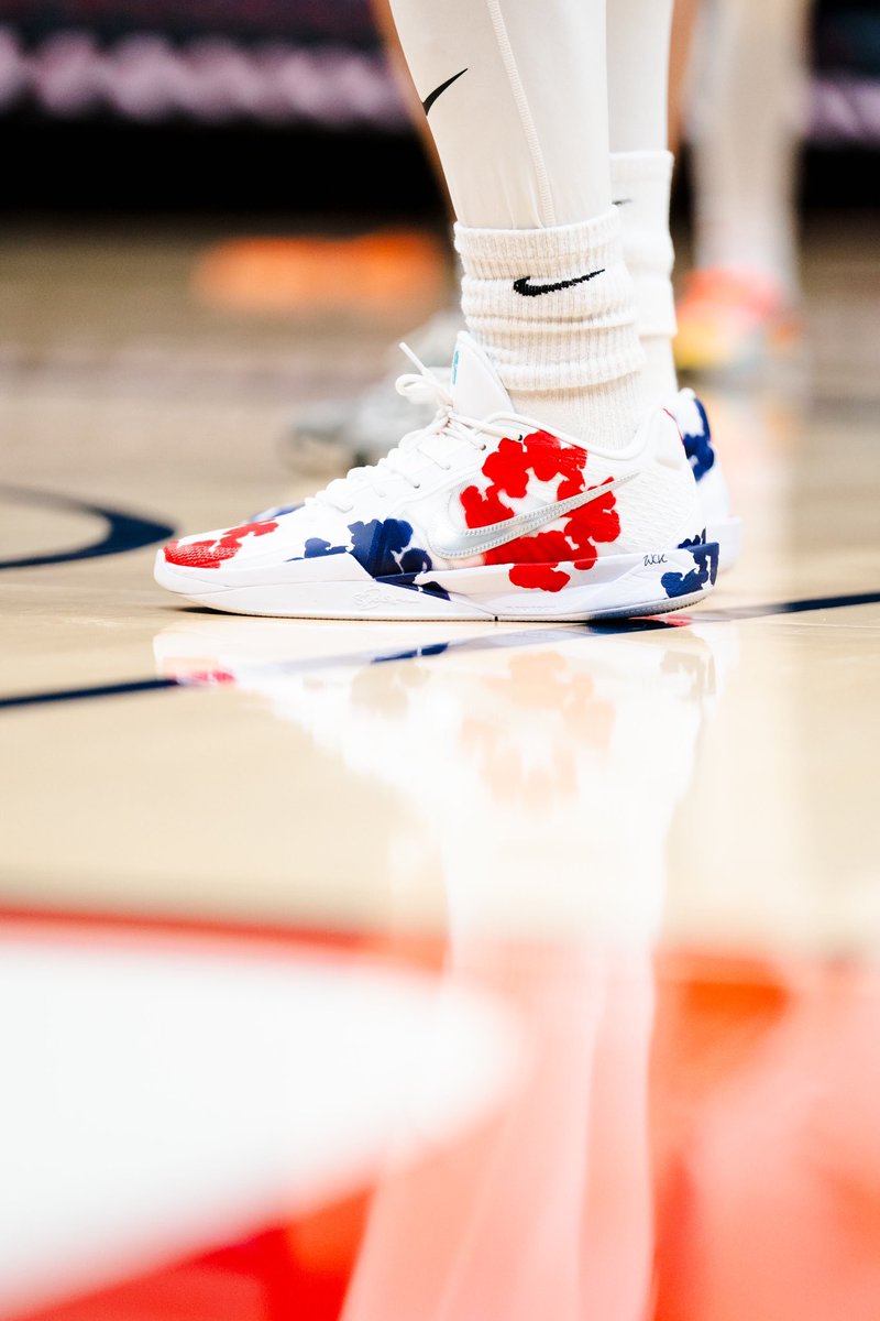 Some fresh kicks on the court today 👀

#GoFlyers