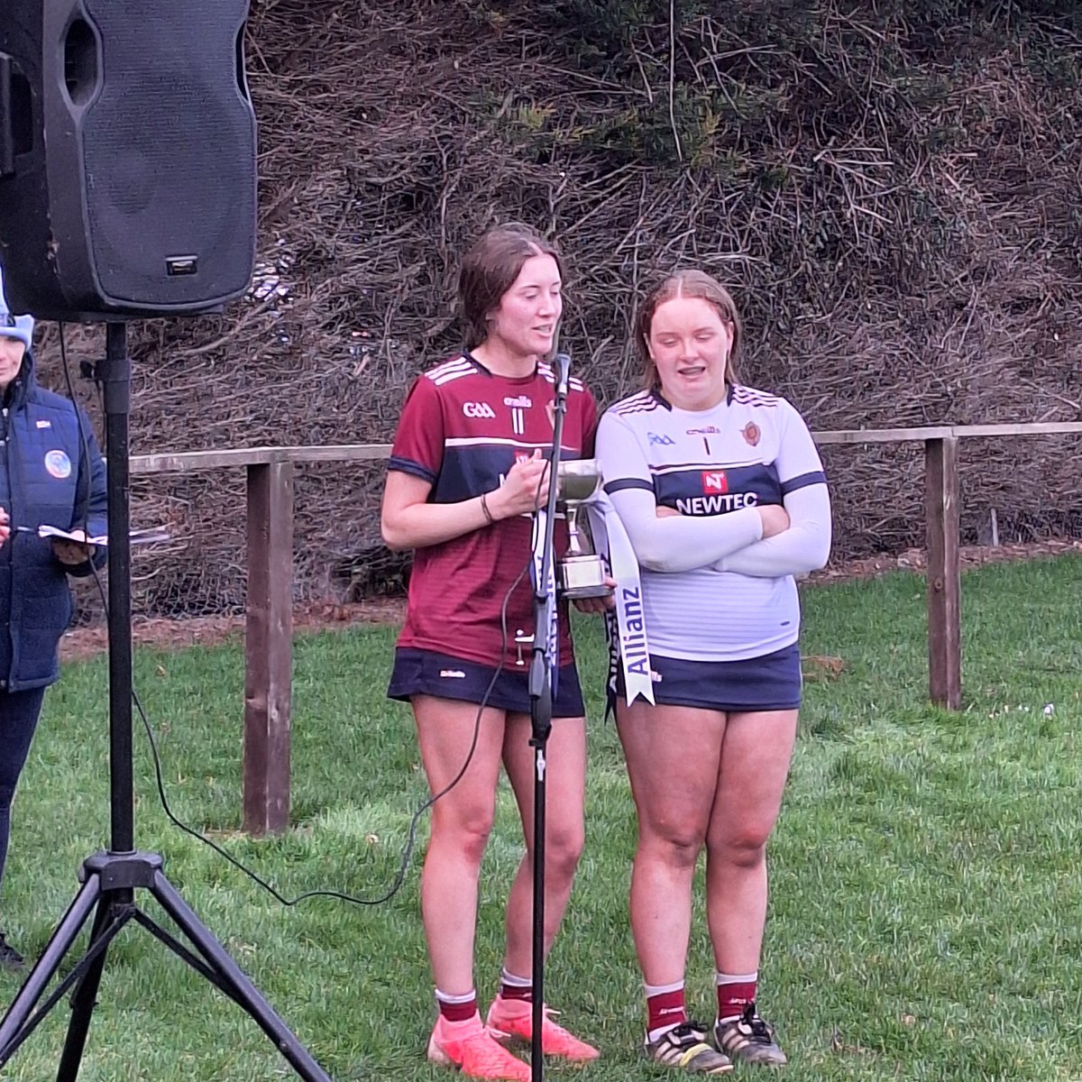 Laurel Hill Coláiste tweet media