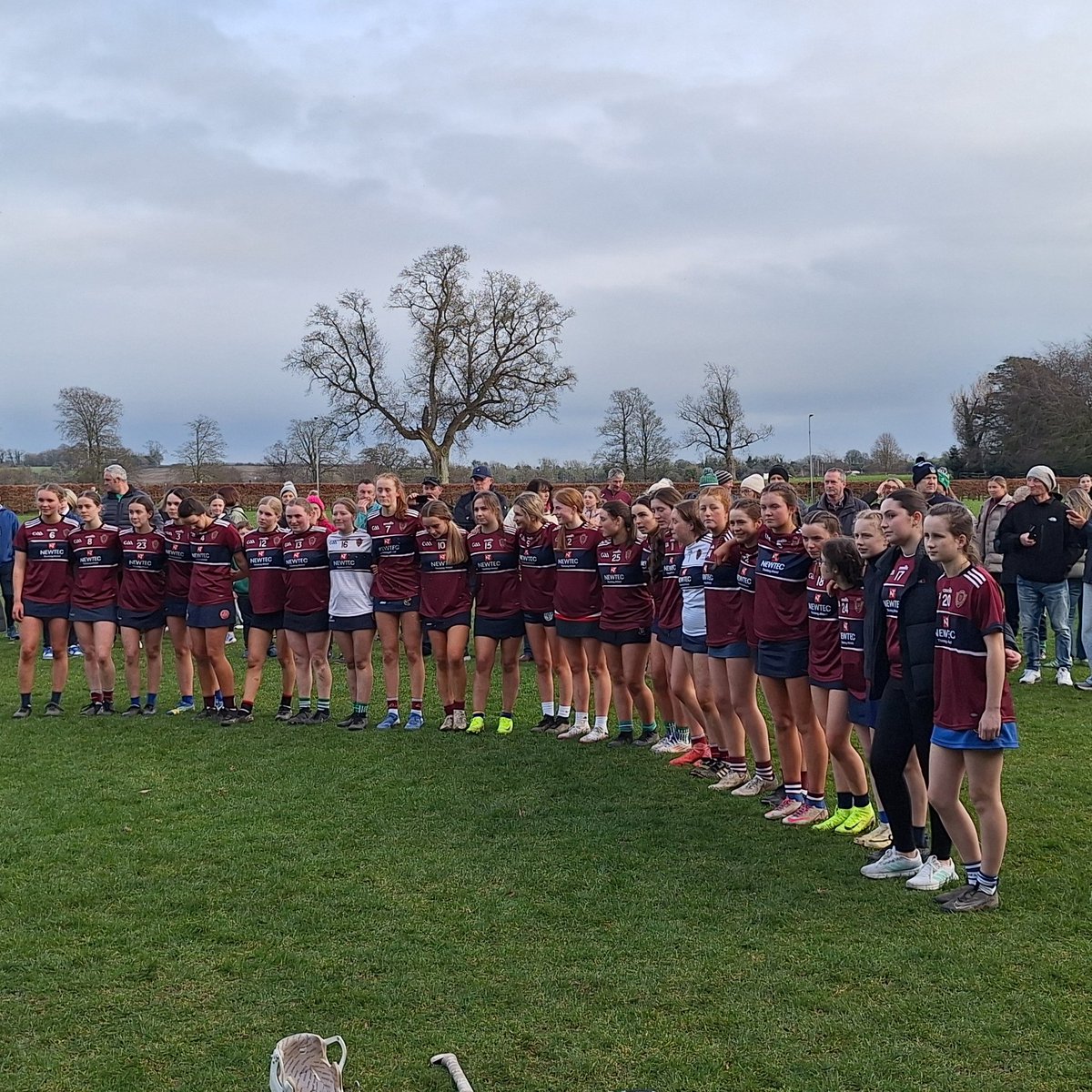 Laurel Hill Coláiste tweet media