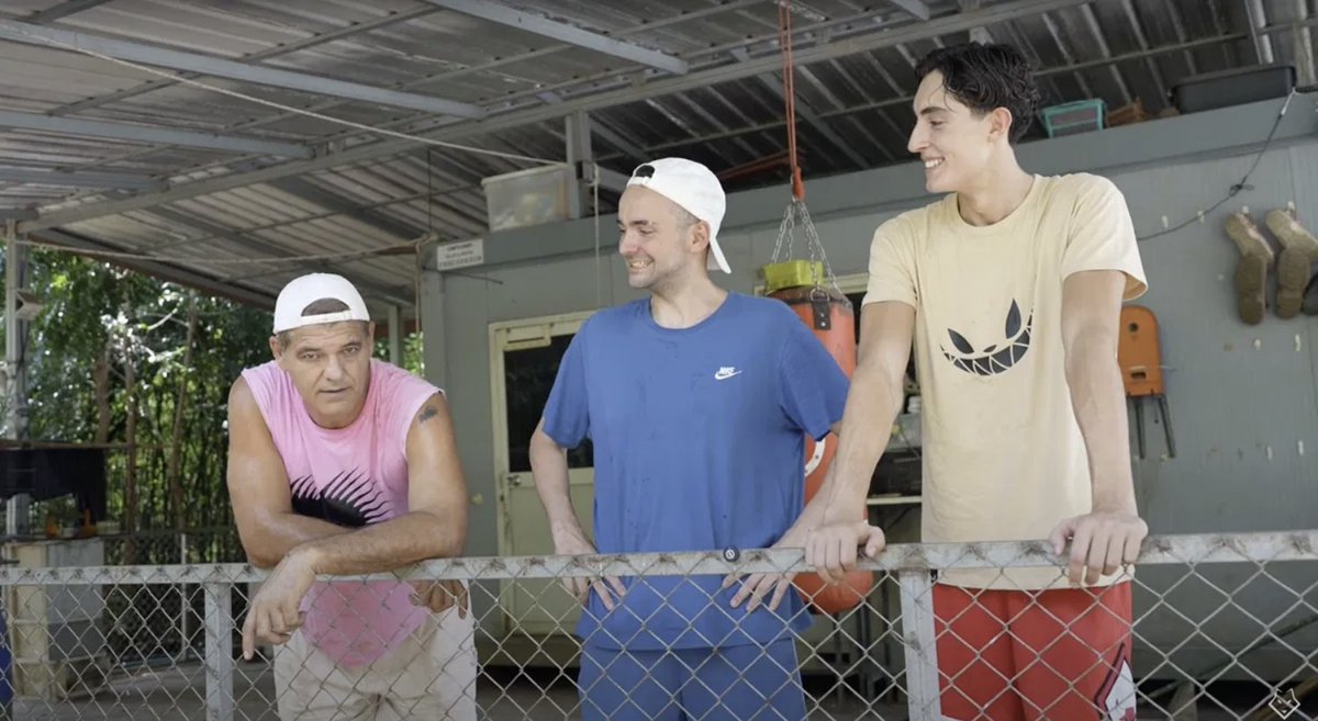 Acabo de ver lo que le han hecho a Frank y es una muy buena representación de la realidad cotidiana. El que más hace, es el que más palos recibe.
Estuve con Frank y Plex en Tailandia hace unos meses y Frank es un tipazo y ama a los animales. Literalmente vive para ellos. En fin.