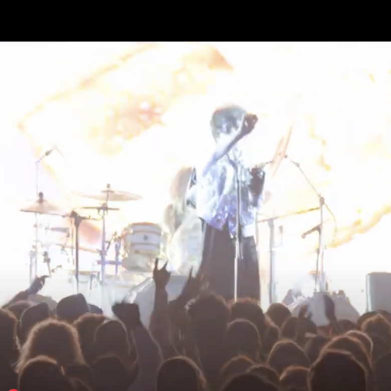 TMATSPodcast's tweet photo. “But London, you're sure to be toast” #LiteralToast #WhatDoesThisEvenMean #FIXURLIFEUP #Prince #PlectrumElectrum #ThirdEyeGirl #Videos https://t.co/Fs8wq9xYsl