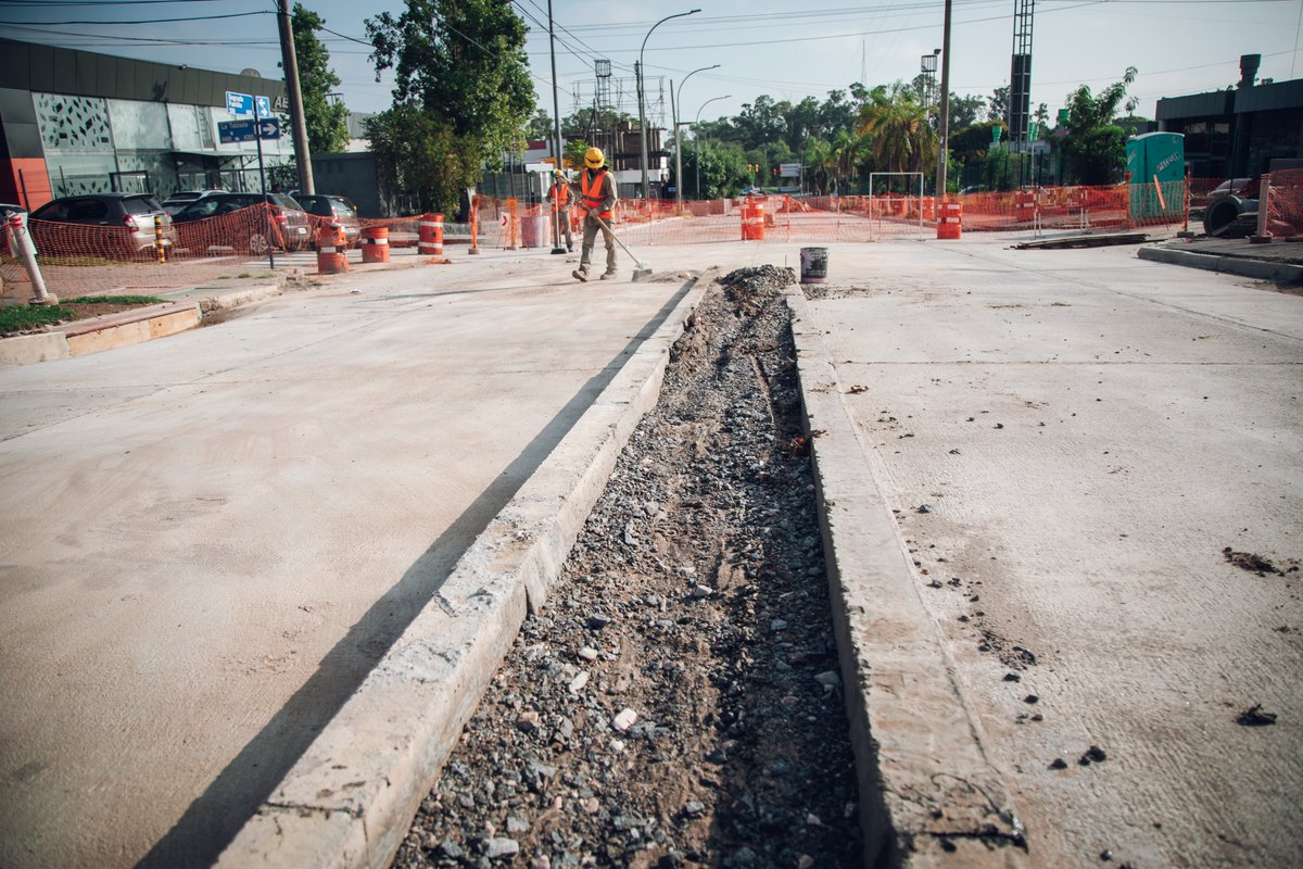 En los próximos días #CórdobaCapital se convertirá en un obrador a cielo abierto. Ya comenzamos la ejecución de 800 cuadras de pavimento en 30 barrios junto al Gobierno de la Provincia y la obra de acceso al servicio de cloacas, que implica tanto la refuncionalización de la