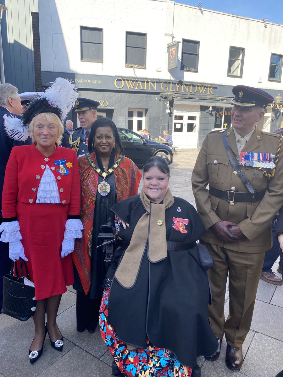 Cardiff was awash with yellow &amp; green as <a href="/jmsimmonds1/">J Moriarty-Simmonds</a> &amp; I made our way to the annual Lord Mayor’s St David’s Day Civic service at St John the Baptist Church, The Hayes. Always a pleasure to join with civic, faith, armed forces &amp; community representatives to mark #StDavidsDay