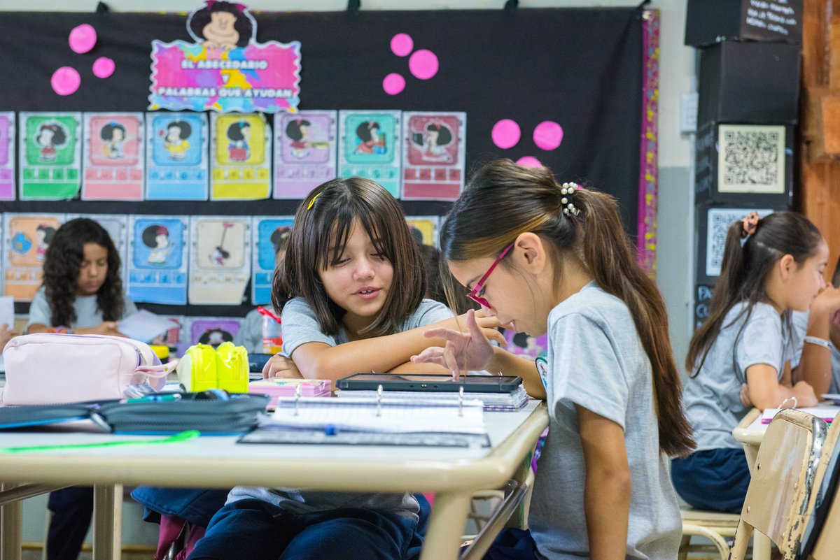 La educación pública es, para nosotros, el motor del progreso. La inversión en educación no es algo discutible. Una gestión que invierte en educación es una gestión que invierte en el futuro. Nosotros no queremos a niños y jóvenes en la calle, los queremos en las aulas. Córdoba