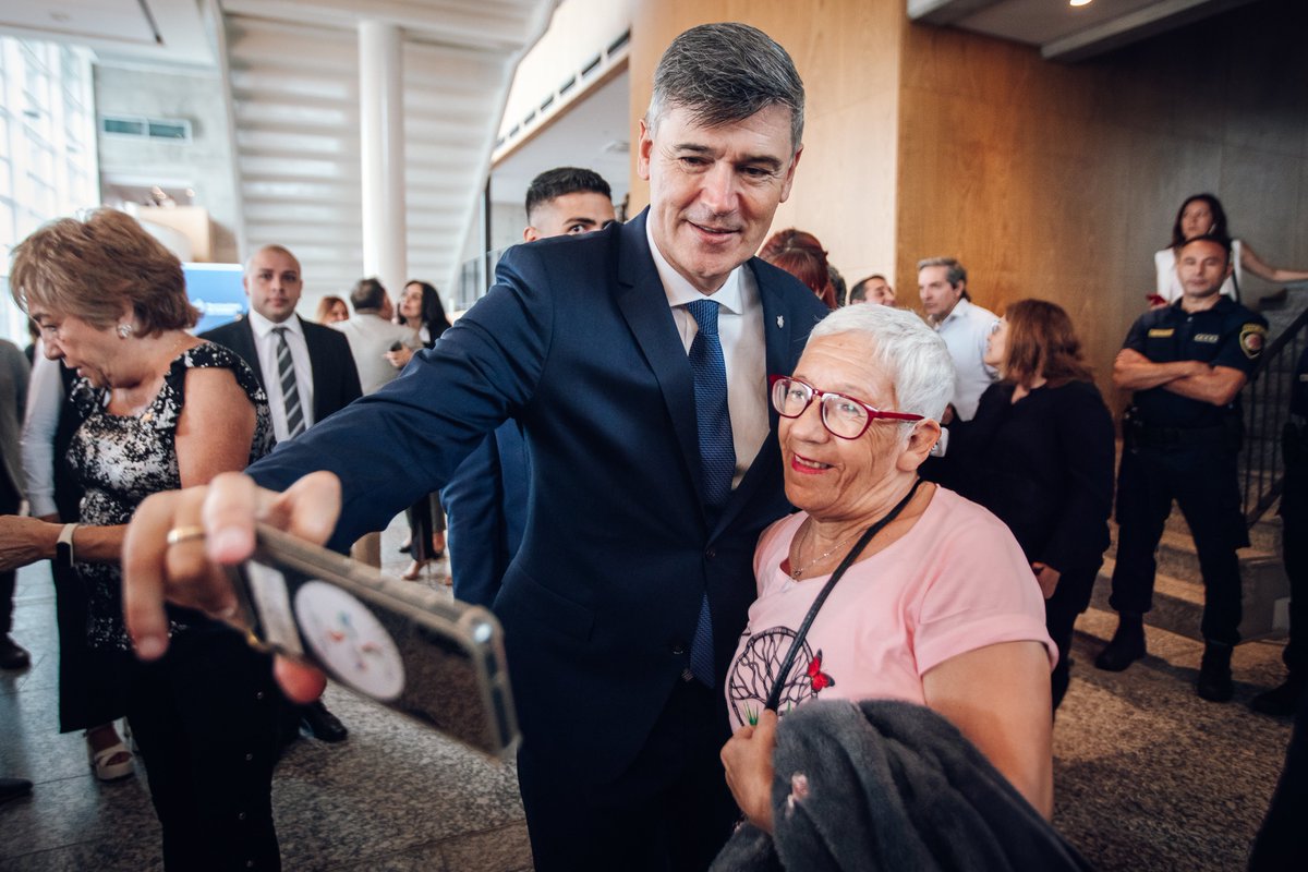 Queridos cordobeses, hoy vengo aquí a mirarlos a los ojos y decirles que Córdoba está en buenas manos. Sepan que aquí hay un intendente que trabaja día y noche para que esta ciudad sea la que ustedes se merecen. Van a encontrar, en este intendente y este equipo de gobierno, la