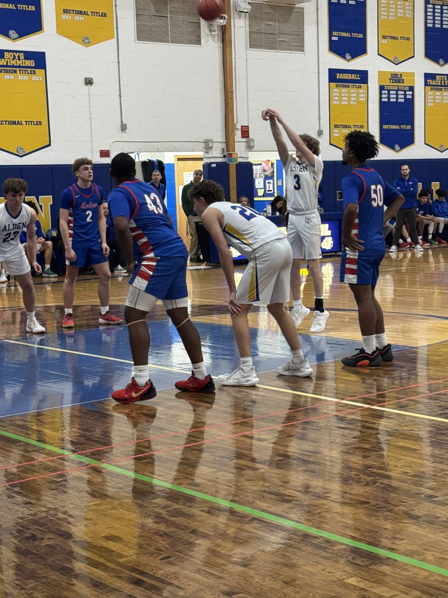 athlassociation's tweet image. Happening now! QuarterFinals 🏀
The Dawg Pound is packed!
Go Bulldogs! 🐾