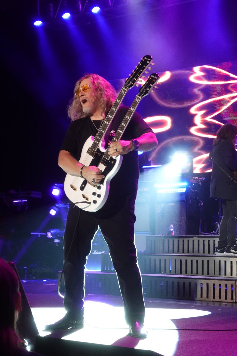 CCartwright1971's tweet photo. Pretty epic night, Kewadin Casino Sault Ste. Marie re-opens for business with a bang, TESLA: Keepin' It Real Tour 2025!
🎸 🤘 #TeslaTour #KewadinCasinos #RockOn
What was not to like, no opener band, right into the meat and potatoes, a solid 9/10 show from Tesla. https://t.co/aEwxiWJeqh