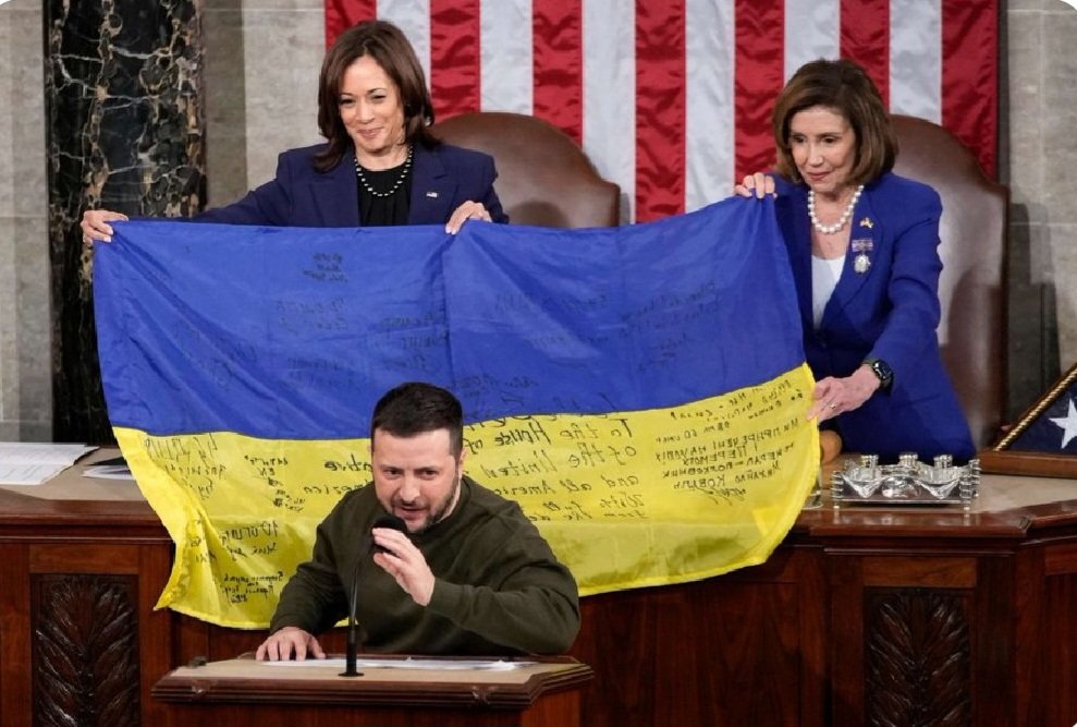 farab06190470's tweet photo. @UpdateNews724 Zelensky is George Soros nephew 
Zelensky is trained charlatan of Europeans and globalist 
Zelensky threatened the United States of America 
Zelensky is still wearing same pair of ridiculous pajamas😂😀
@realDonaldTrump
@VP 
@elonmusk https://t.co/IePG8nIhFY