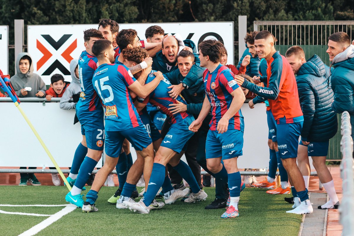 😍🔝⚽️ 𝗘𝗨𝗙Ò𝗥𝗜𝗔𝗔𝗔!

@fclescala 1️⃣🆚️0️⃣ <a href="/cfjmollerussa19/">CFJMOLLERUSSA</a>

💬 Ho mereixiem abans, però avui ha arribat al minut 90! Una primera part molt completa on ens podríem haver avançat al marcador en diverses vegades, on el porter rival ha fet parades de molt mèrit.