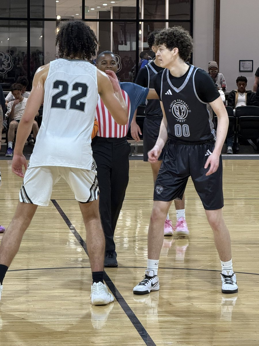 Golden State Prep (CA) &amp; South Central Prep (OK) go to OT in the post grad division at #BIGSHOTS #PrepNationals  

6’11 C Bronson Schmidt-Uili <a href="/Bronson_SU/">Bronson Schmidt-Uili</a> &amp; 6’6 PG Brandon Avedon <a href="/BdonAdon21/">Brandon Avedon</a> have been the standouts. Schmidt bouncy rebounder, shoots it. 
Avedon big PG with a