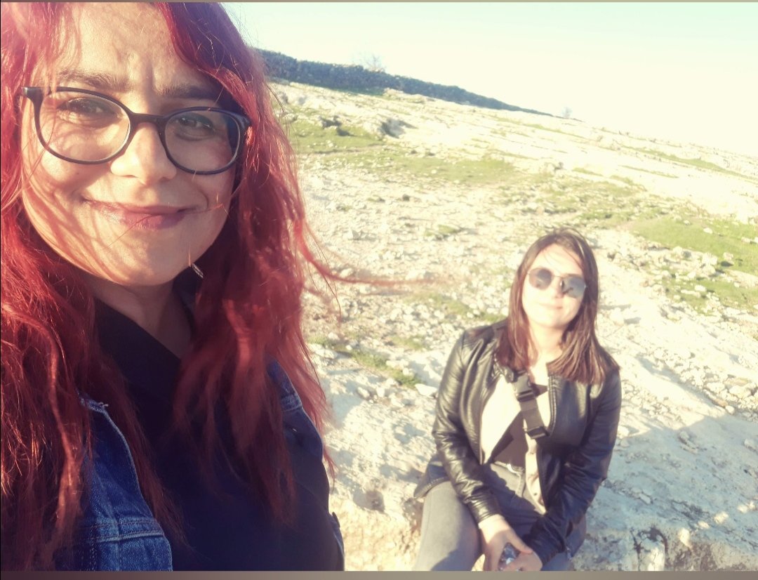 "sen çok acıdın
çok dağıldın
çok kırıldın
bana neden çıldırmadığını anlat."

Reşid çayovan