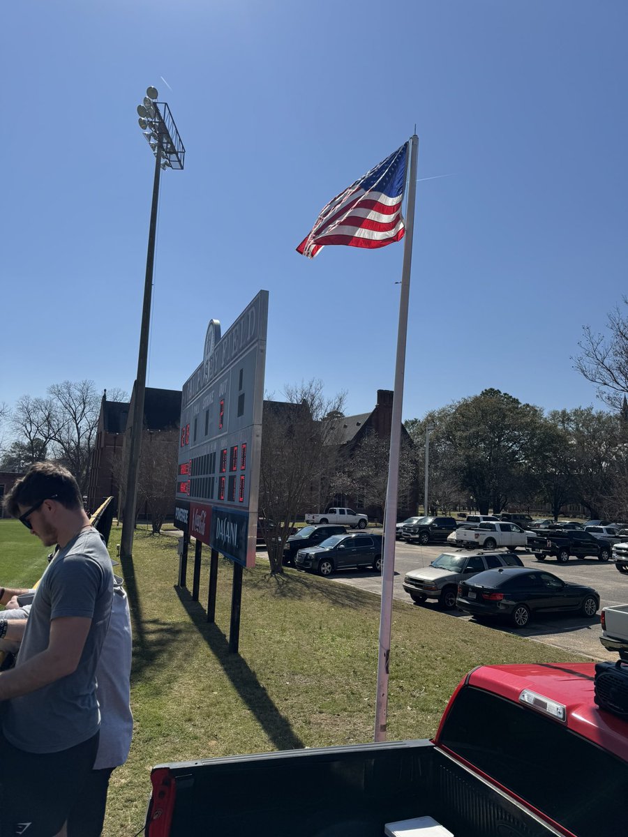 The sweethearts of <a href="/RhodesBaseball/">Rhodes College Baseball</a> wanted to come showcase their skills on this beautiful day. Hawks are ready to rumble and the lounge is here loud and proud! #hawkem