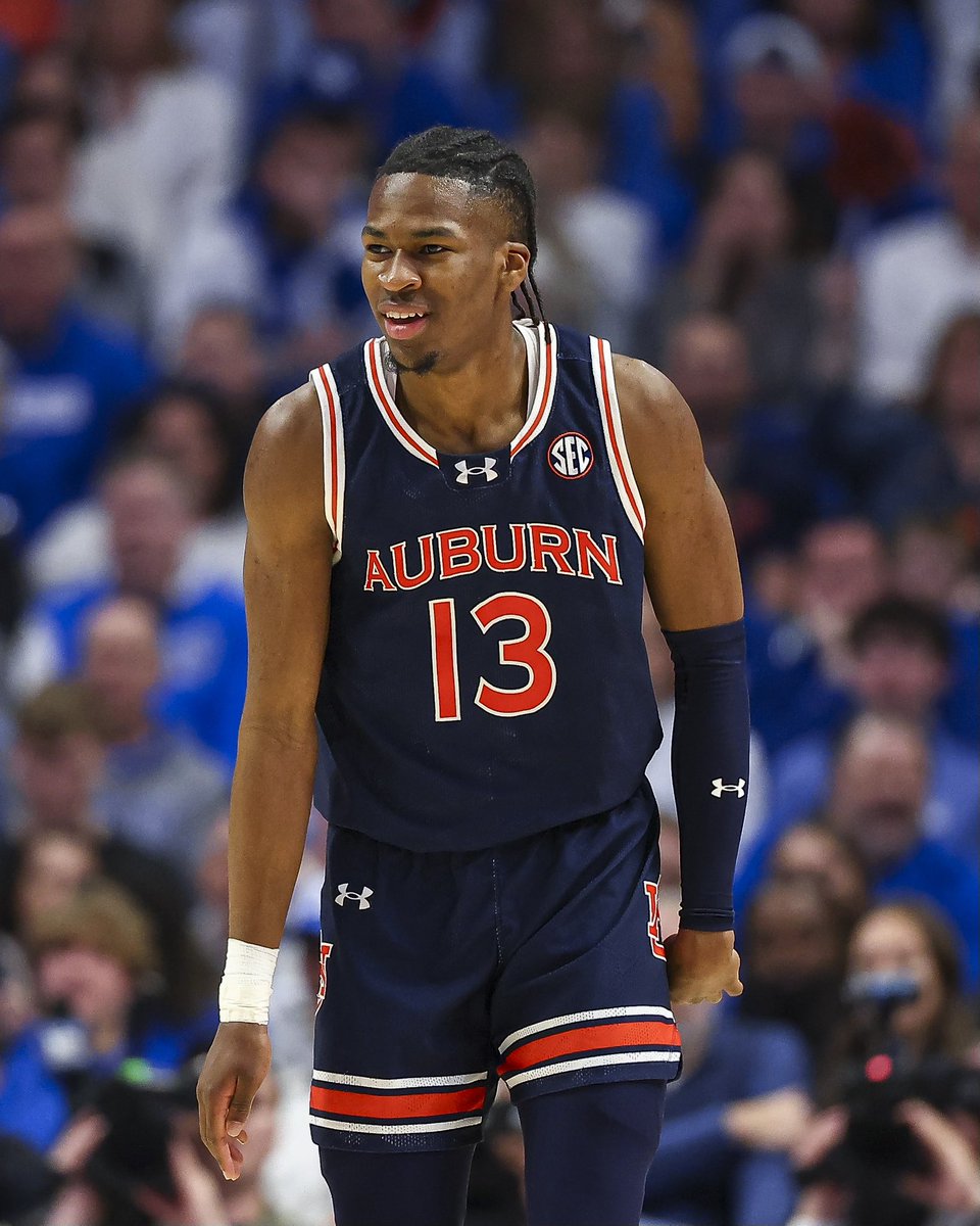 Miles Kelly in Auburn’s SEC road games versus ranked foes 🔥 

at No. 23 UGA - 13 points
at No. 23 Ole Miss - 15 points
at No. 2 Alabama - 15 points
at No. 17 Kentucky - 14 points and still counting …

#WarEagle