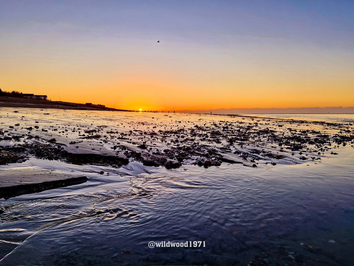 First sunrise of meteorological spring <a href="/PONewsHub/">PO Hub</a> <a href="/greatsussexway/">The Great Sussex Way</a> <a href="/ExpSussex/">ExperienceSussex</a> <a href="/VisitSEEngland/">Visit South East England</a> <a href="/ThePhotoHour/">#ThePhotoHour</a> <a href="/BBCSouthWeather/">BBCSouthWeather</a> <a href="/itvmeridian/">ITV News Meridian</a> <a href="/Schafernaker/">Tomasz Schafernaker</a> <a href="/metoffice/">Met Office</a> <a href="/MetMattTaylor/">Matt Taylor</a> <a href="/bbcweather/">BBC Weather</a>