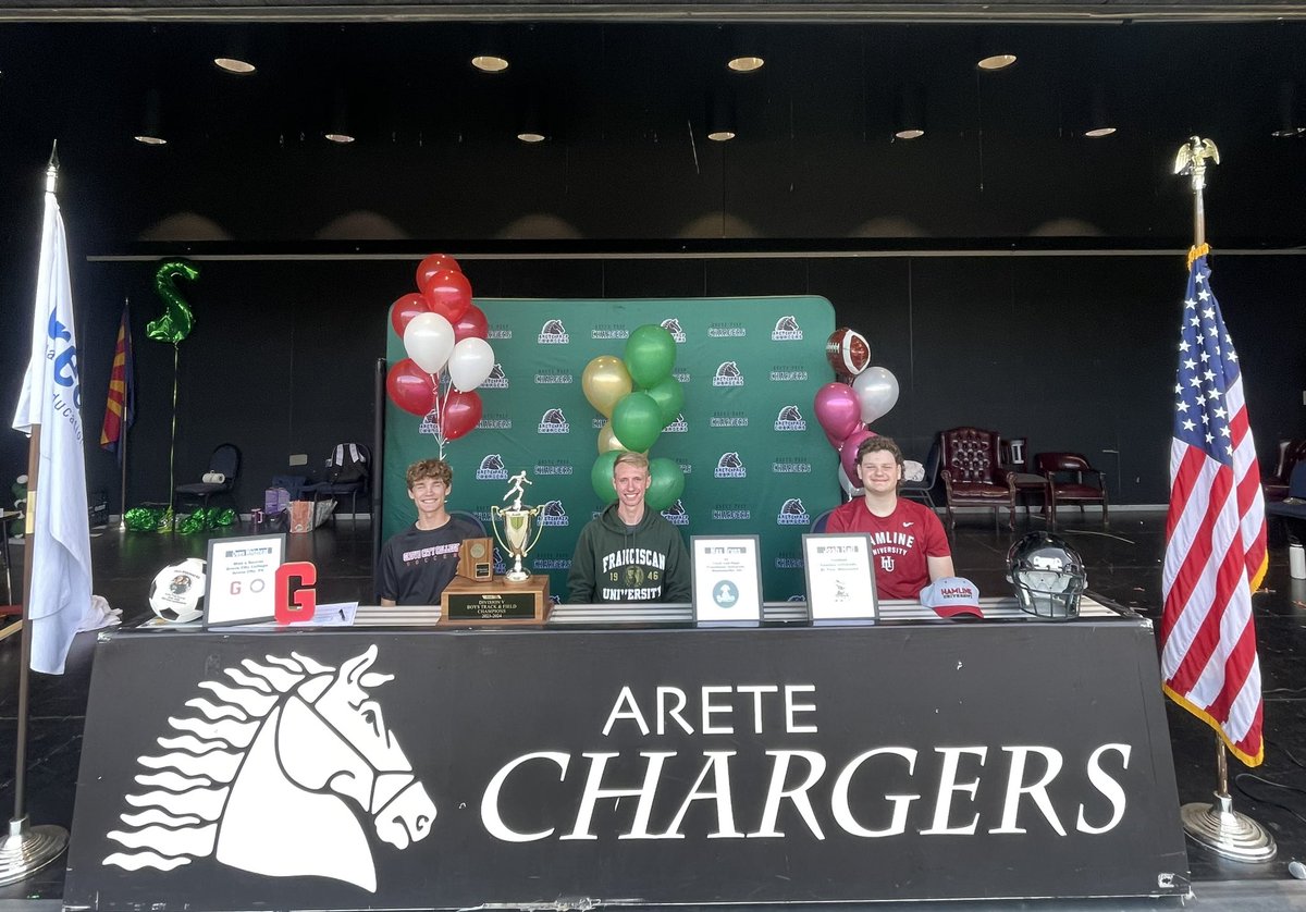 Three more “Next Level Chargers!” 

greatheartsareteathletics.org/main/adnews/id…

Owen Whitehead - Grove City ⚽️ 
Max Bruns - Franciscan University 🏃 
Josh Hall- Hamline University 🏈