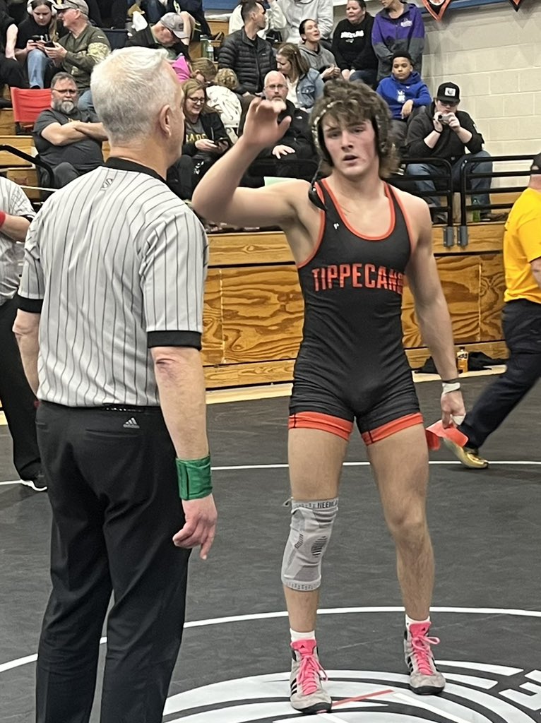 Collin Isaac punches his ticket 🎫 to STATE with a win in the 165 consolation Semi Finals. He will wrestle in the Finals for 3rd this afternoon. #compete