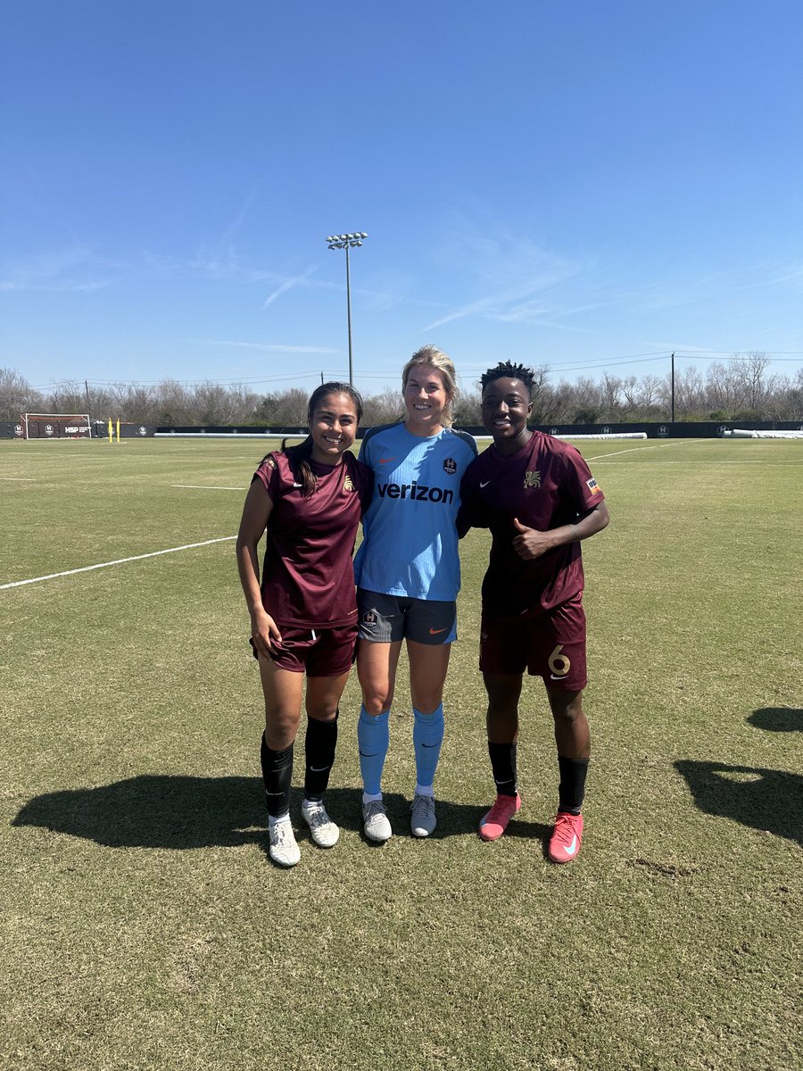 CoachWaldrum's tweet photo. Three of ⁦@Pitt_WSOC⁩ legends! They met today in a friendly that ended 1-1

⁦@amanda_westt⁩ 
⁦@athalie17⁩ 
⁦@Abiodundebby100⁩ 
#H2P https://t.co/AWP7kILepD