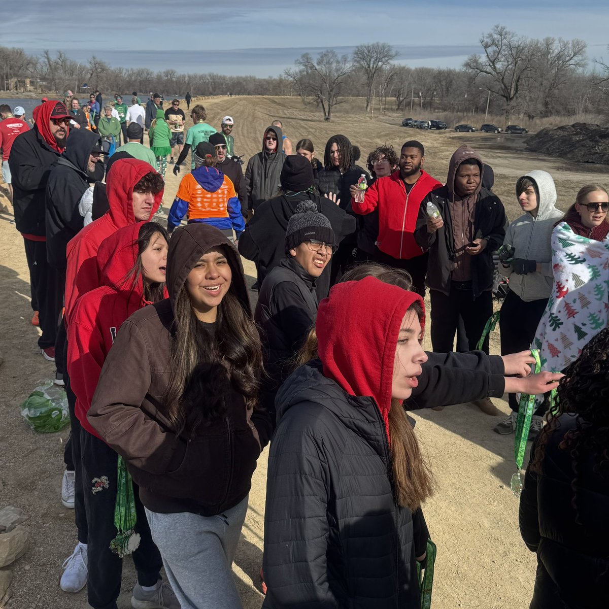 LHSTrackField's tweet photo. Community service this morning at the Shamrock Shuffle. #Character #Community #Competition #ChestyCulture #LHSTrack&Field https://t.co/jYP1sEQJ47