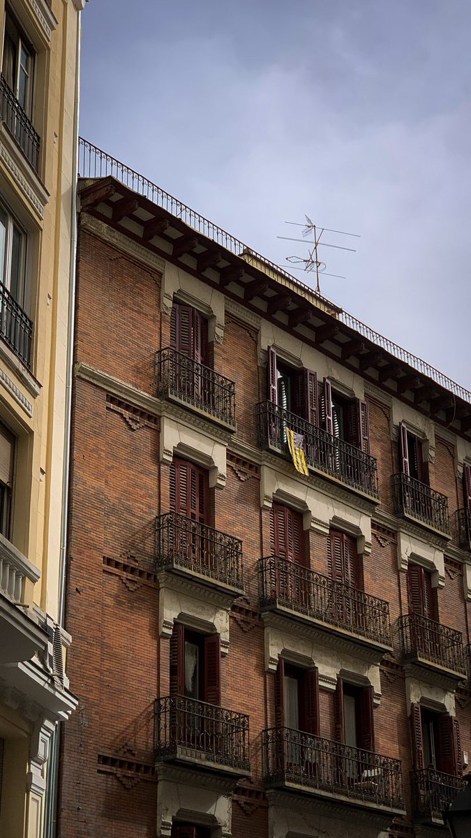 tonigonzalez__'s tweet photo. @OficialCAP 📍Madrid

#ManyasPorElMundo https://t.co/ha2wsdt8tw
