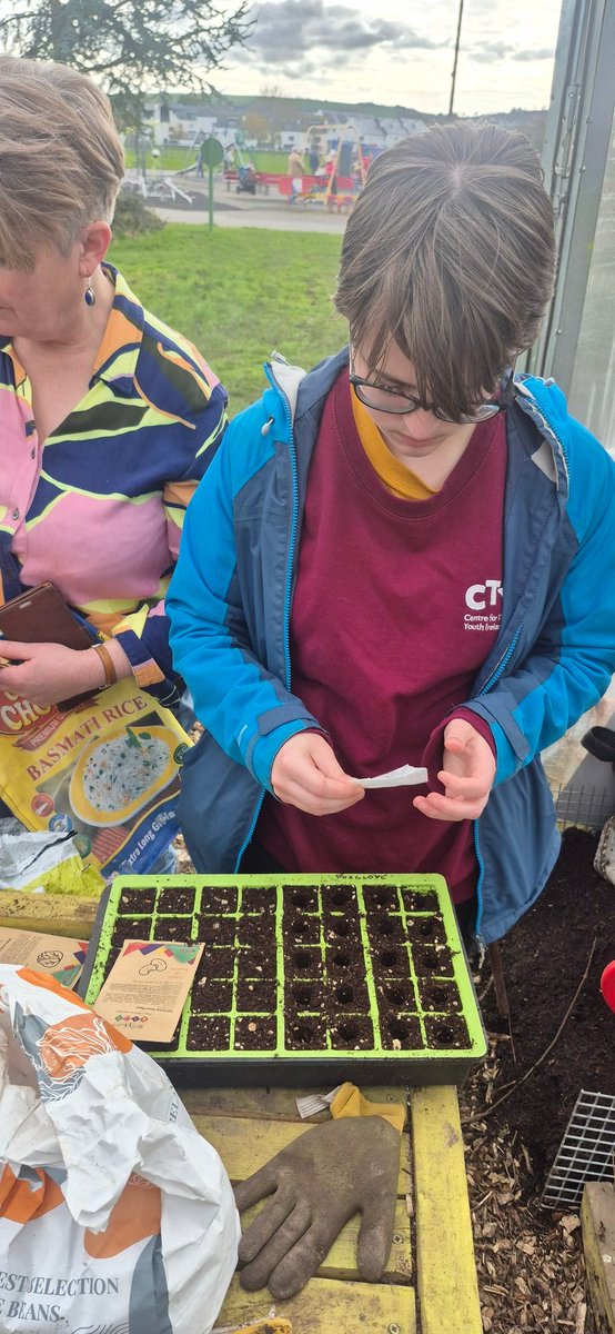 What a day 💪we moved one of our beds, which took an army, we appreciate all our volunteers who come week after week and do trojan work, Randa brought us a pasta salad  &amp; Maria made a lentil dahl and we finished with a banana cake from Luna, we could open our own restaurant 😀