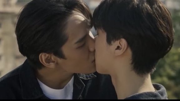O piloto de #TheSunFromAnotherStar, BL com #NgerOat, bateu 1 MILHÃO de visualizações no YouTube. #อาทิตย์ดาวตก #FoureverYouProject