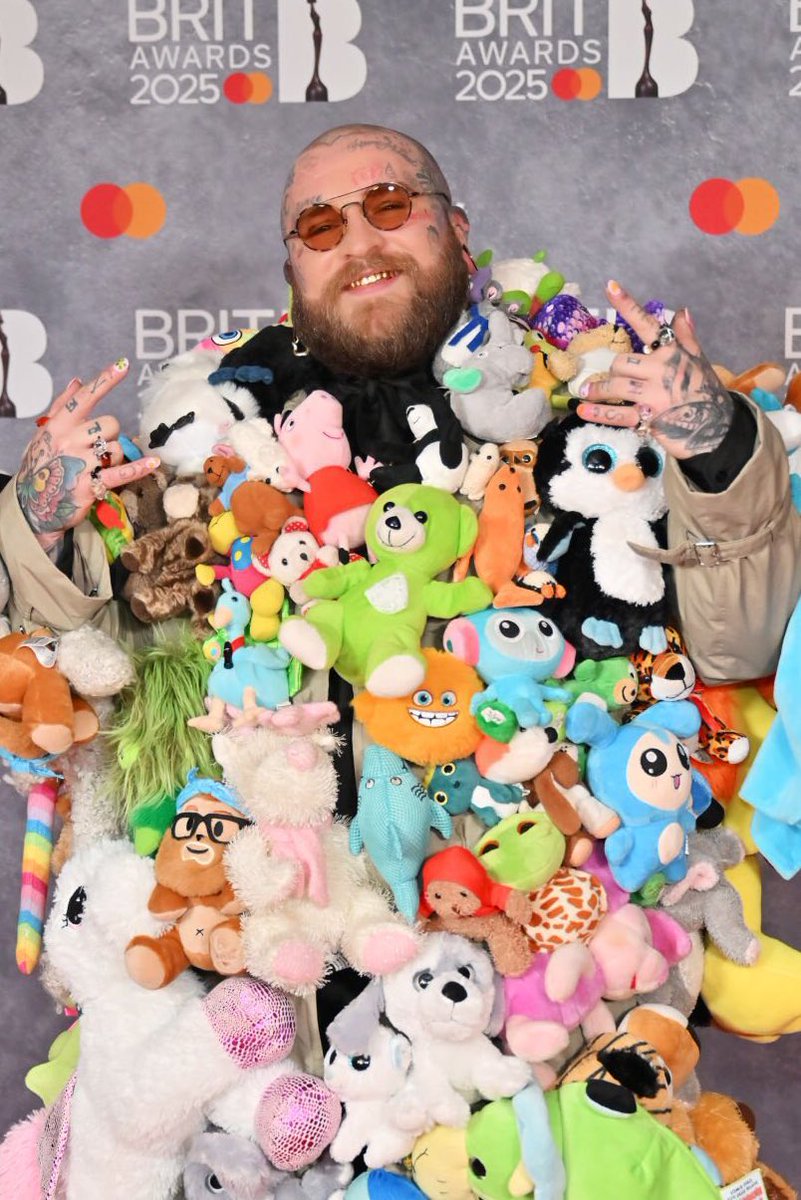 TG4TV's tweet photo. mise ag mo chéad teddy bears’ picnic

 #BRITs #TeddySwims https://t.co/1Y2aqjim8A