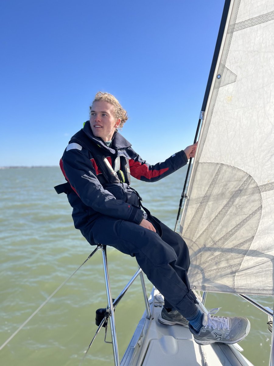 ⁦<a href="/MCSOxford/">Magdalen College School, Oxford</a>⁩ U6th Barnaby &amp; Marcus enjoying Solent sunshine ☀️