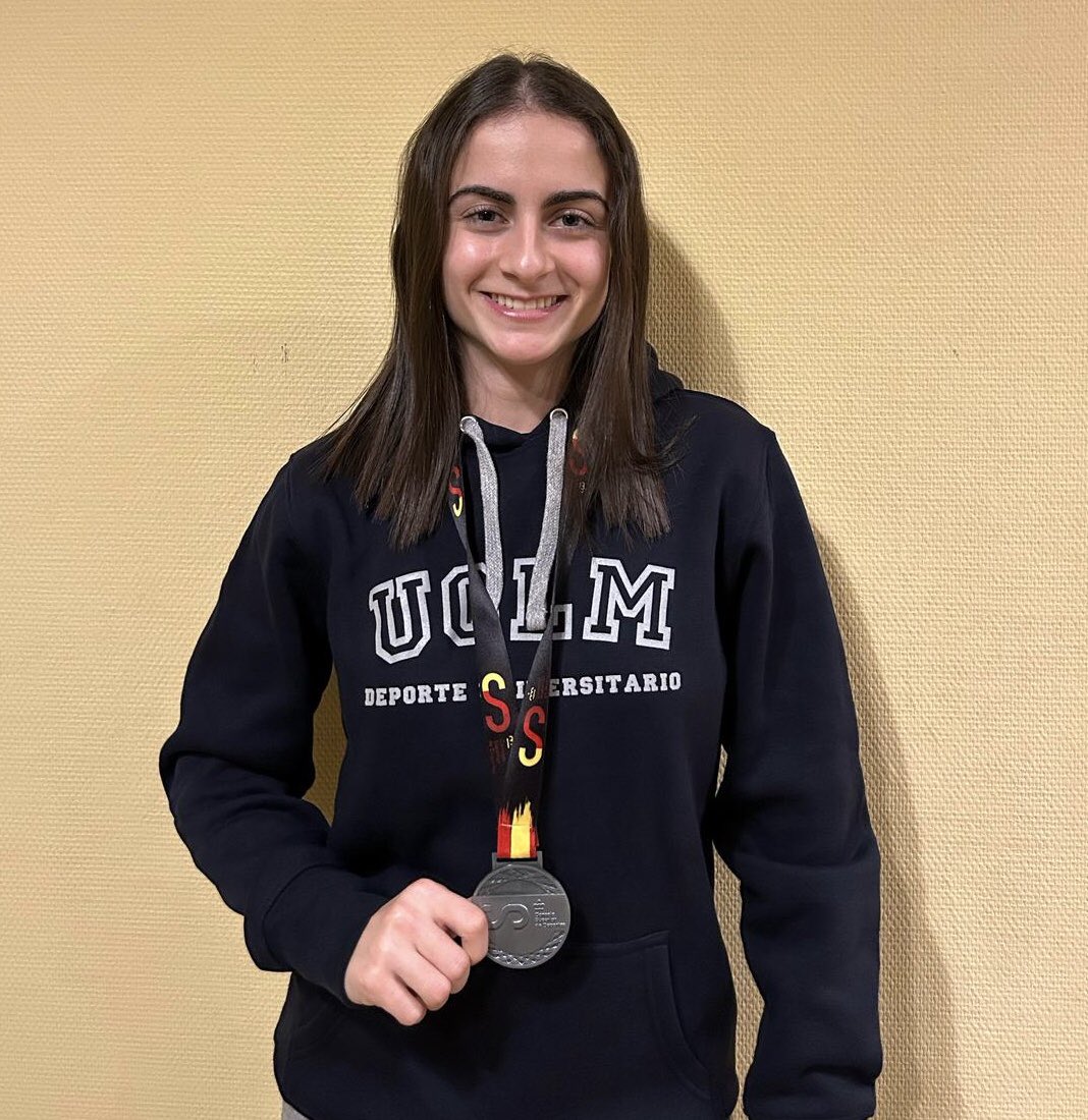 UCLMdeportes's tweet photo. Han comenzado los Campeonatos de España Universitarios 2025 y Celia Reoyos ha conseguido la plata 🥈 en halterofilia (categoría 48 kg) 💪🏻 para la @uclm_es 🏋🏼‍♂️

Enhorabuena a Celia y a su entrenador Carmelo González

@VEstudianteUCLM @SomosGlobalcaja @Fafeto_UCLM https://t.co/lYhFOl8cwf