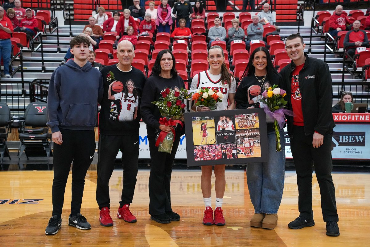 Thank you, Seniors!💐🫶

What an honor to recognize Haley, Jewel, and Malia for all their hard work and dedication to our program!

#GoGuins #familY