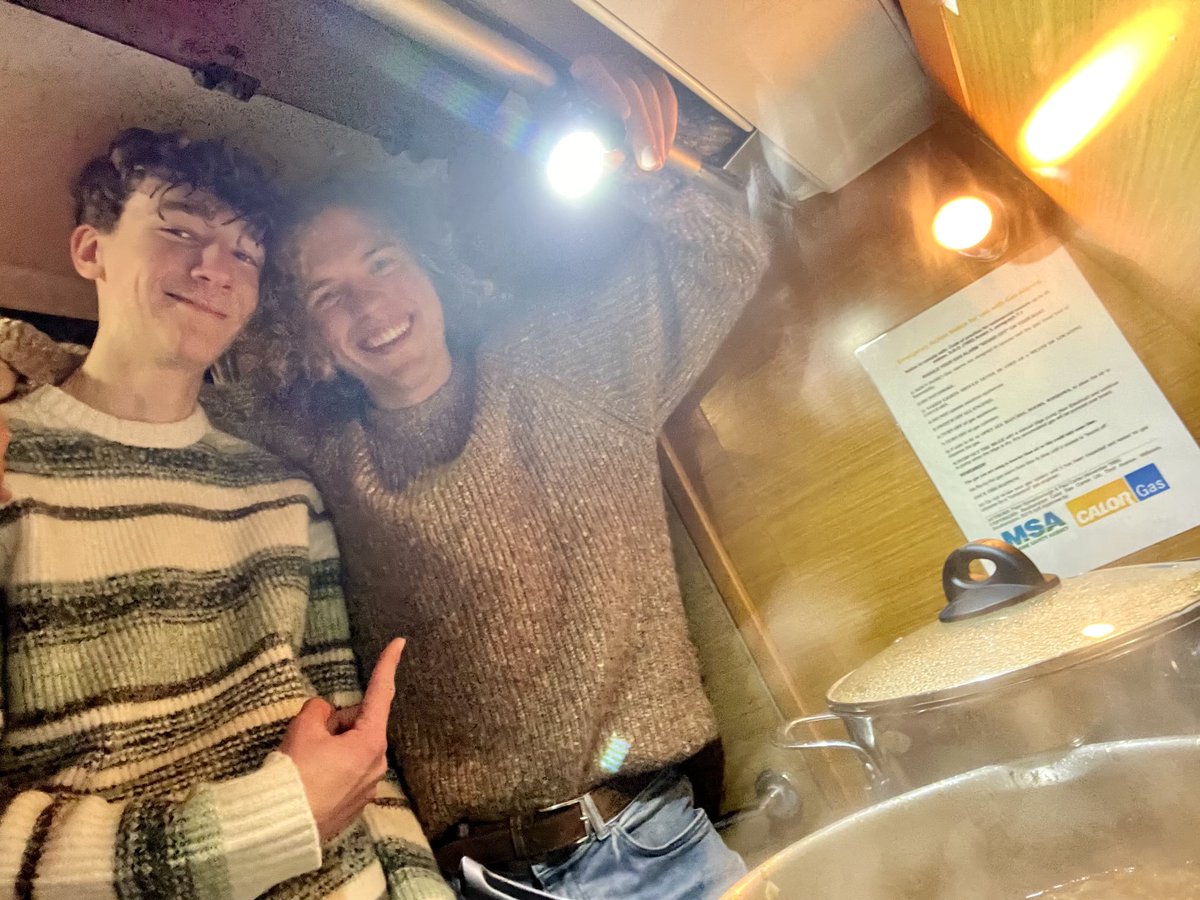 ⁦<a href="/MCSOxford/">Magdalen College School, Oxford</a>⁩ Heroic lead chefs 👏🏼👌🏻